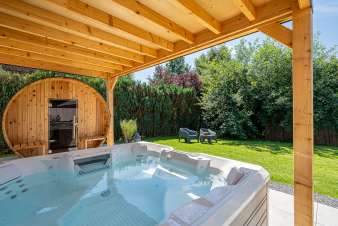 Holiday home for 2 in Francorchamps with jacuzzi, sauna, and private garden.