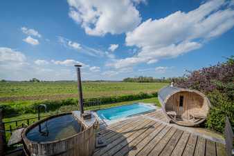 Beautiful farmhouse for 20 to 22 guests in Frasnes-lez-Anvaing