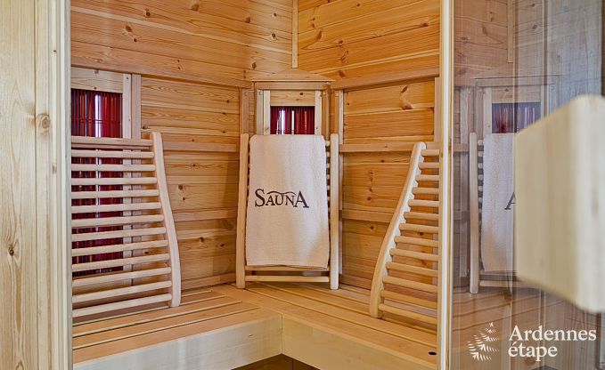 Luxury holiday home in Froidthier for 10 guests with swimming pool, wellness and 5 bedrooms near Aubel