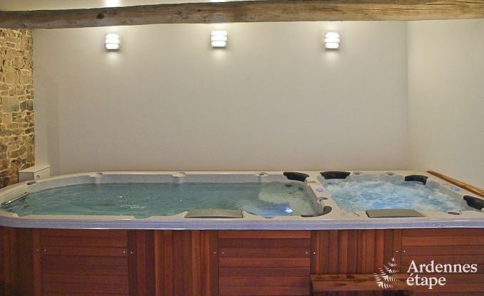 Luxury holiday home in Froidthier for 10 guests with swimming pool, wellness and 5 bedrooms near Aubel