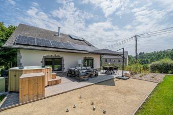 Holiday home for 6 people in Gesves, 3 bedrooms with bathroom, private terrace, hot tub and petanque court