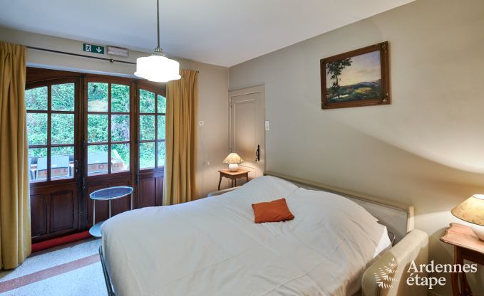 Spacious holiday home for 14 people with 5 bedrooms, 4 bathrooms and large private garden in Hamoir, Ardennes