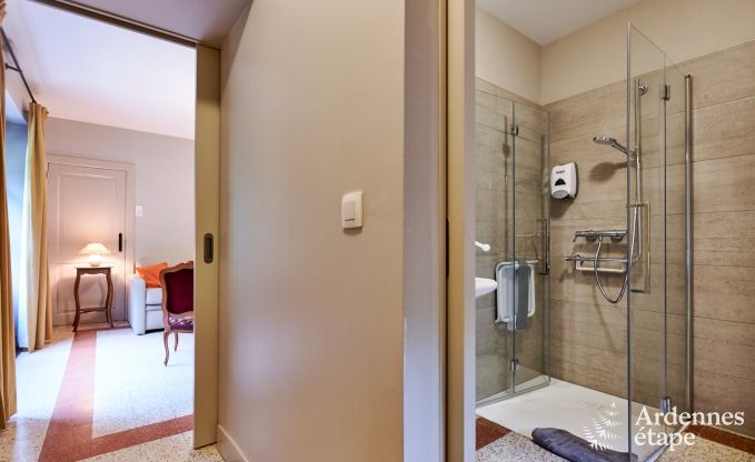 Spacious holiday home for 14 people with 5 bedrooms, 4 bathrooms and large private garden in Hamoir, Ardennes