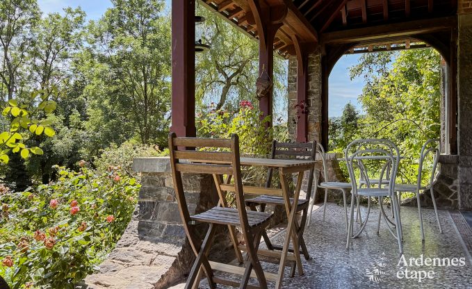 Spacious holiday home for 14 people with 5 bedrooms, 4 bathrooms and large private garden in Hamoir, Ardennes