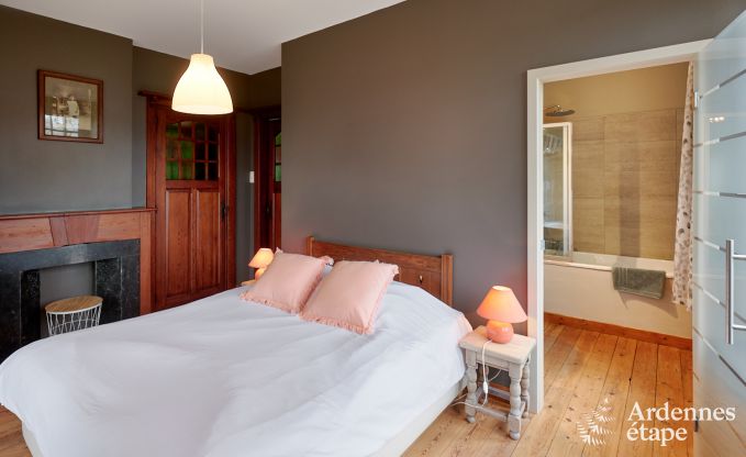 Spacious holiday home for 14 people with 5 bedrooms, 4 bathrooms and large private garden in Hamoir, Ardennes