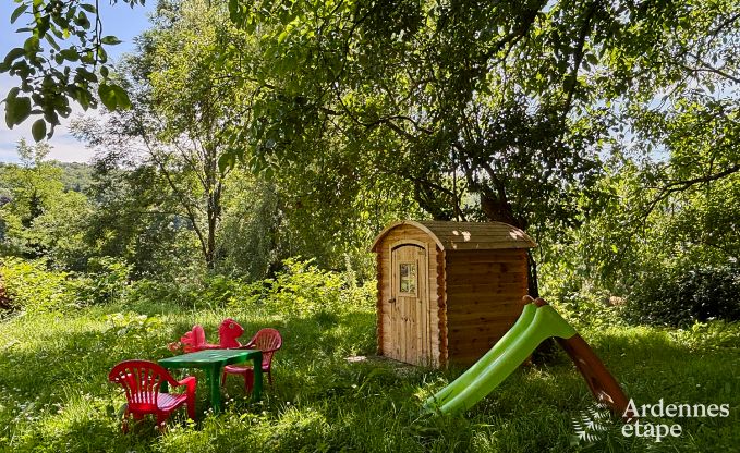 Spacious holiday home for 14 people with 5 bedrooms, 4 bathrooms and large private garden in Hamoir, Ardennes