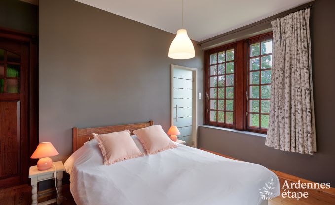 Spacious holiday home for 14 people with 5 bedrooms, 4 bathrooms and large private garden in Hamoir, Ardennes