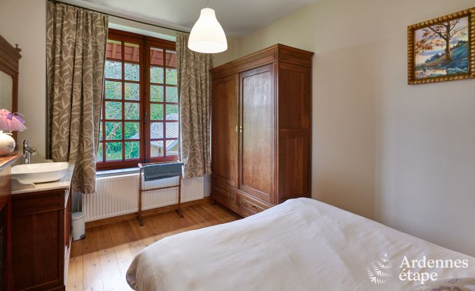 Spacious holiday home for 14 people with 5 bedrooms, 4 bathrooms and large private garden in Hamoir, Ardennes