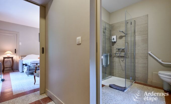 Spacious holiday home for 14 people with 5 bedrooms, 4 bathrooms and large private garden in Hamoir, Ardennes