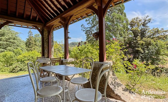 Spacious holiday home for 14 people with 5 bedrooms, 4 bathrooms and large private garden in Hamoir, Ardennes