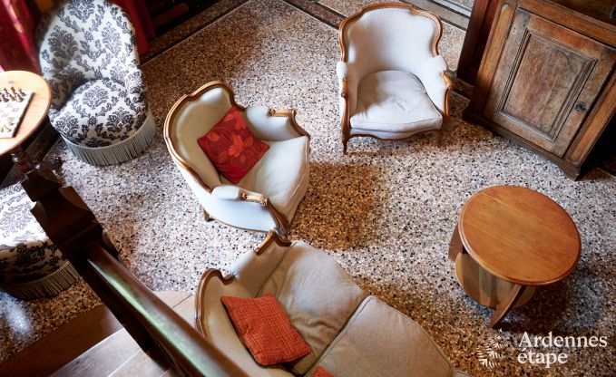 Spacious holiday home for 14 people with 5 bedrooms, 4 bathrooms and large private garden in Hamoir, Ardennes