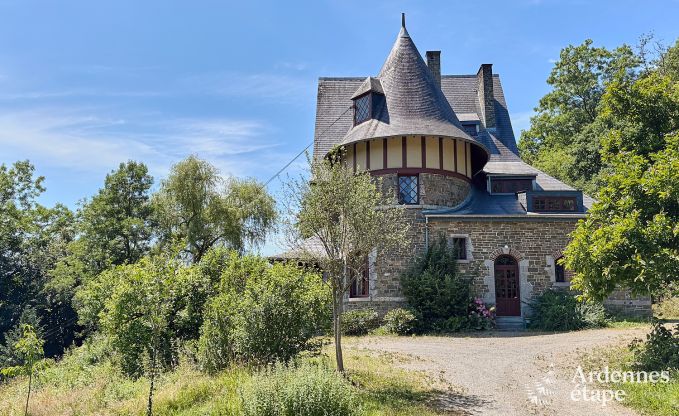 Spacious holiday home for 14 people with 5 bedrooms, 4 bathrooms and large private garden in Hamoir, Ardennes