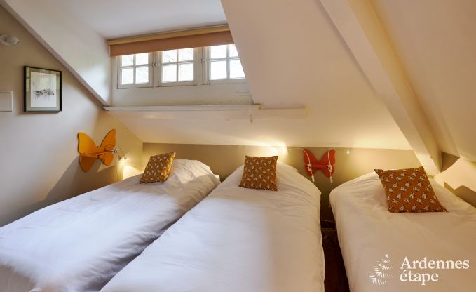 Spacious holiday home for 14 people with 5 bedrooms, 4 bathrooms and large private garden in Hamoir, Ardennes