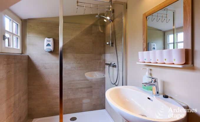 Spacious holiday home for 14 people with 5 bedrooms, 4 bathrooms and large private garden in Hamoir, Ardennes