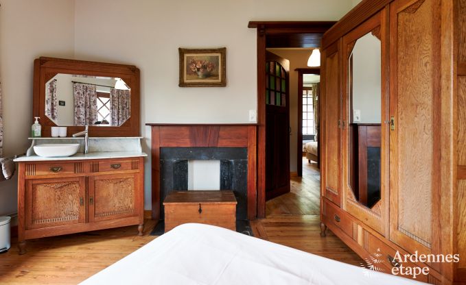 Spacious holiday home for 14 people with 5 bedrooms, 4 bathrooms and large private garden in Hamoir, Ardennes