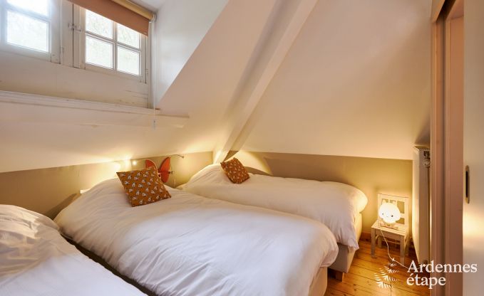 Spacious holiday home for 14 people with 5 bedrooms, 4 bathrooms and large private garden in Hamoir, Ardennes