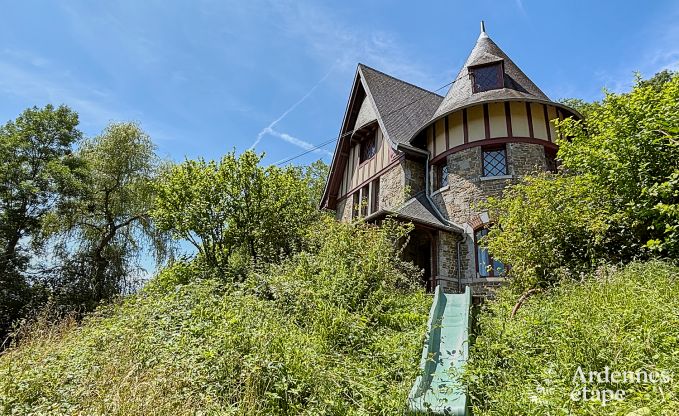 Spacious holiday home for 14 people with 5 bedrooms, 4 bathrooms and large private garden in Hamoir, Ardennes