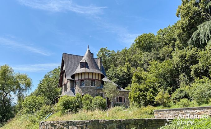 Spacious holiday home for 14 people with 5 bedrooms, 4 bathrooms and large private garden in Hamoir, Ardennes