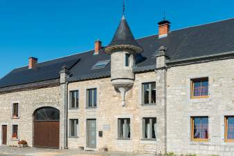 Perfect holiday cottage for 10 persons in Han-sur-Lesse
