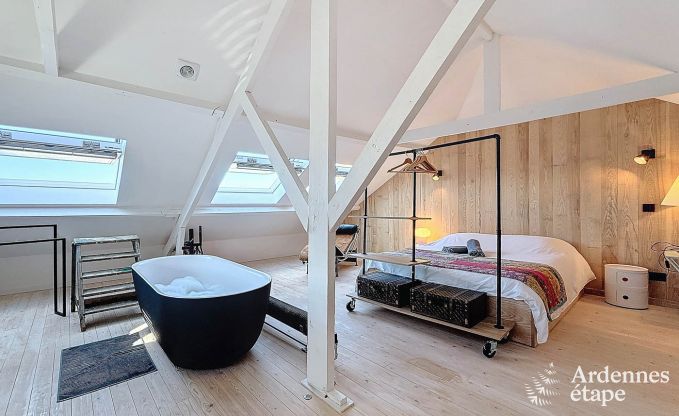 Spacious holiday home in Han-sur-Lesse for 8 people with 4 bedrooms, private garden and terrace