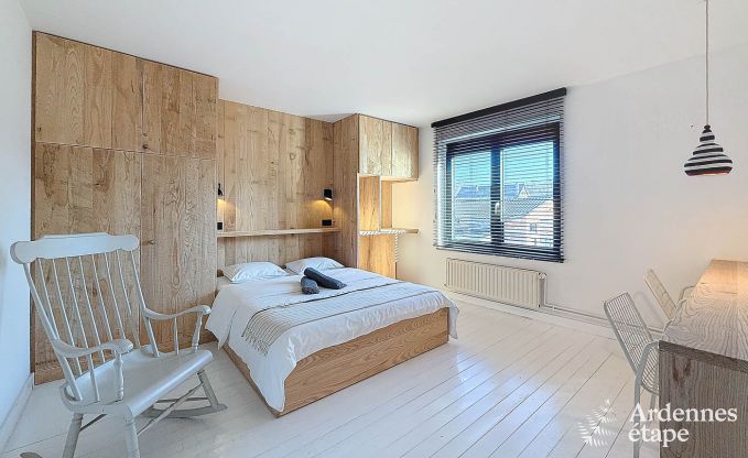 Spacious holiday home in Han-sur-Lesse for 8 people with 4 bedrooms, private garden and terrace