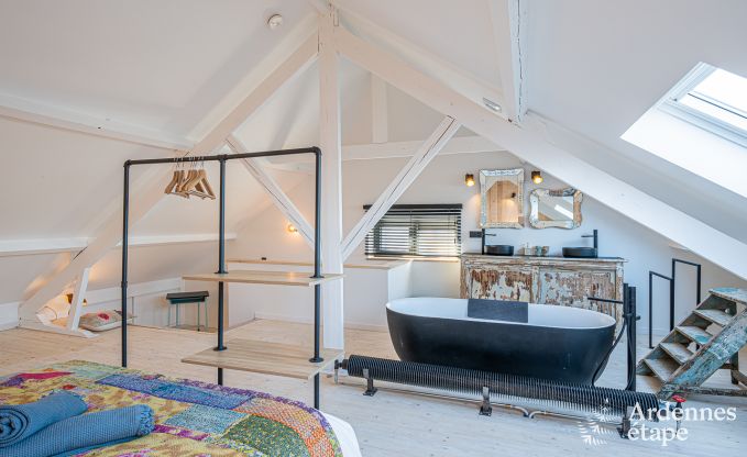 Spacious holiday home in Han-sur-Lesse for 8 people with 4 bedrooms, private garden and terrace