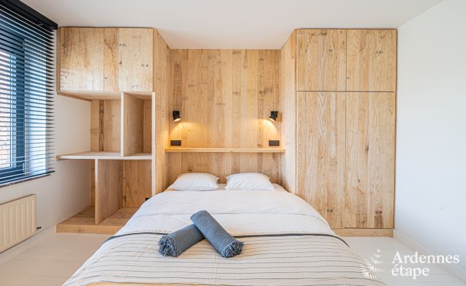 Spacious holiday home in Han-sur-Lesse for 8 people with 4 bedrooms, private garden and terrace