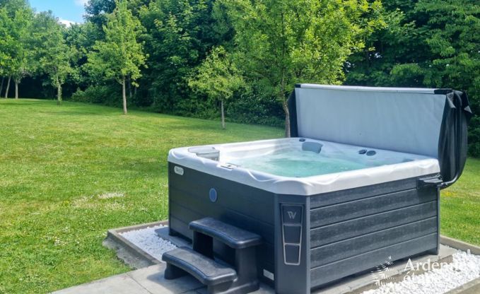 Spacious luxury villa with swimming pool in Hastire, Ardennes