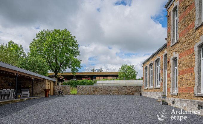 Magnificent holiday home for 14 people in Havelange