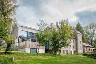 Luxury villa in Herbeumont for 44 people - 22 rooms and private garden - 2 dogs welcome.