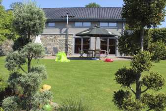 Holiday home w/ swimming pool for 6p in the Ardennes near Hockai