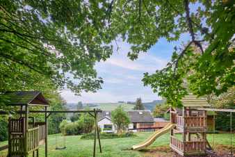 3-star holiday cottage with a wonderful view for 9 people in the Luxembourg province