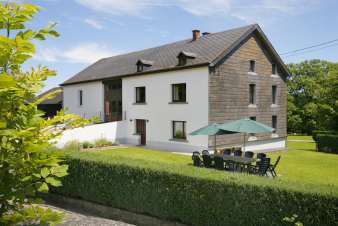 Holiday cottage near tourist attractions for 13 pers. to rent in Houffalize