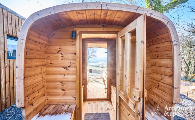 Cosy holiday home in Houyet: absolute calm for 4 people with a view of the Ardenne