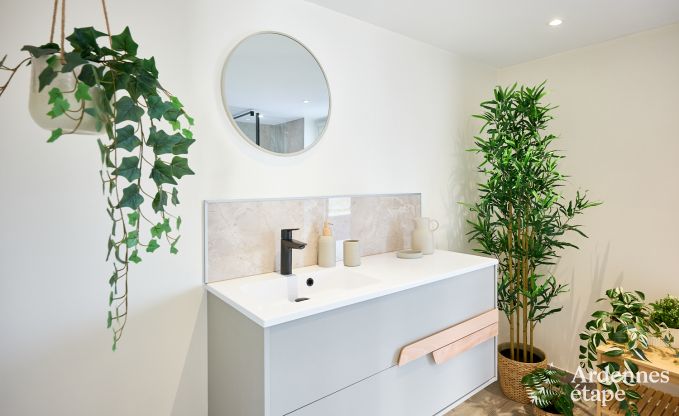 Cosy holiday home in Houyet: absolute calm for 4 people with a view of the Ardenne