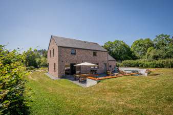 Holiday home for 9 people in Wanlin with 4 bedrooms and fenced garden. Two dogs welcome