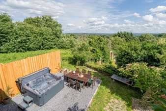 House for 12 people with 4 bedrooms, jacuzzi, playroom, near Houyet