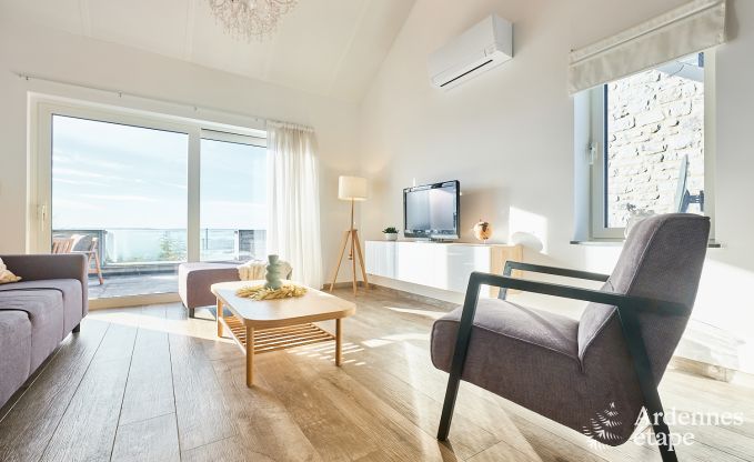 Cosy holiday home in Houyet: absolute calm for 4 people with a view of the Ardenne