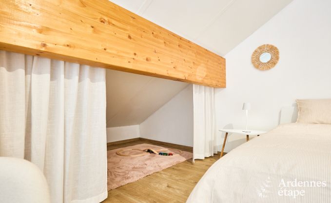 Cosy holiday home in Houyet: absolute calm for 4 people with a view of the Ardenne