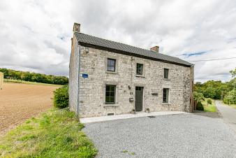 Holiday home with plenty of character for 7/9 people to rent in the Ardennes (Huy)
