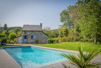 Charming holiday home for 3 in Jambes on the Meuse with swimming pool and garden