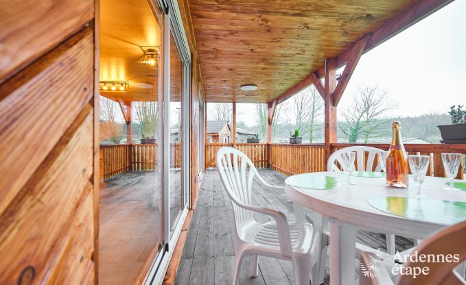 Peace and quiet assured in this charming chalet for 4 people with hot tub in the natural surroundings of Libin