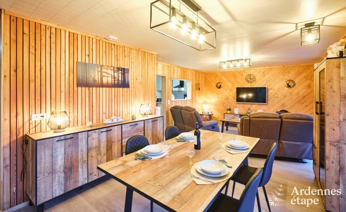 Peace and quiet assured in this charming chalet for 4 people with hot tub in the natural surroundings of Libin