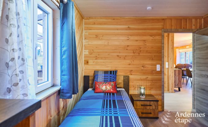 Peace and quiet assured in this charming chalet for 4 people with hot tub in the natural surroundings of Libin