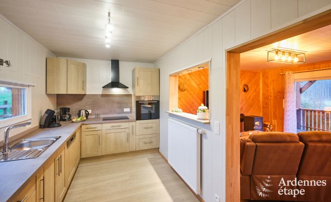Peace and quiet assured in this charming chalet for 4 people with hot tub in the natural surroundings of Libin