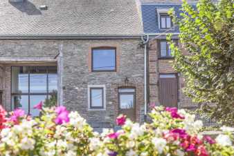 Charming small 3 star cottage for 4 - 6 people in the centre of the hamlet of Libin