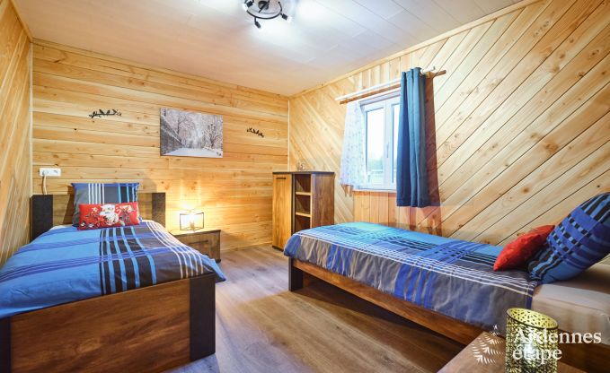 Peace and quiet assured in this charming chalet for 4 people with hot tub in the natural surroundings of Libin