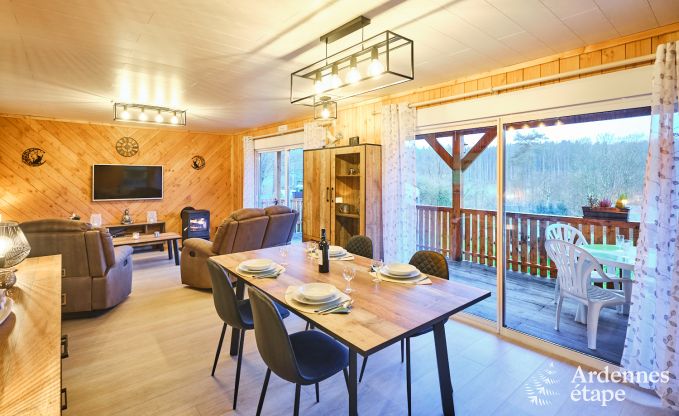 Peace and quiet assured in this charming chalet for 4 people with hot tub in the natural surroundings of Libin