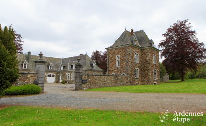 Elegant castle outbuilding in Libin for 14 persons in the Ardennes
