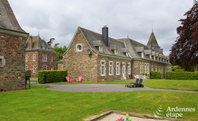 Elegant castle outbuilding in Libin for 14 persons in the Ardennes